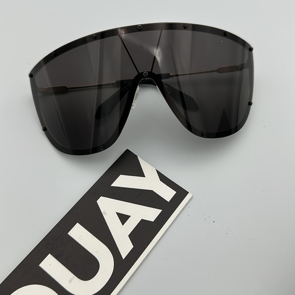 QUAY ON SET Black Like New - Picture 10 of 10